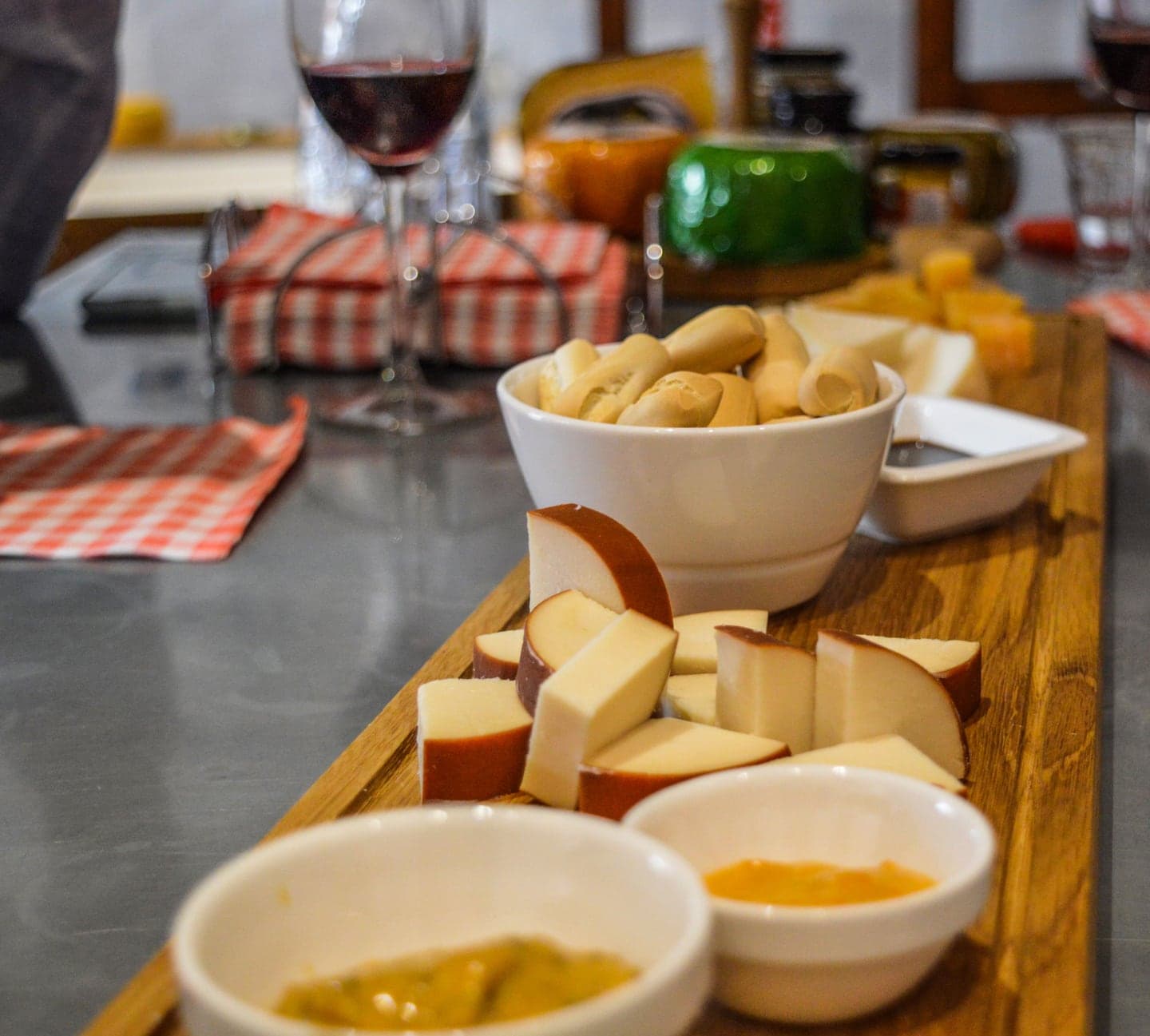 Momentos Wine & Cheese
