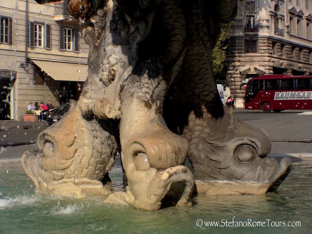 Fontana del Tritone